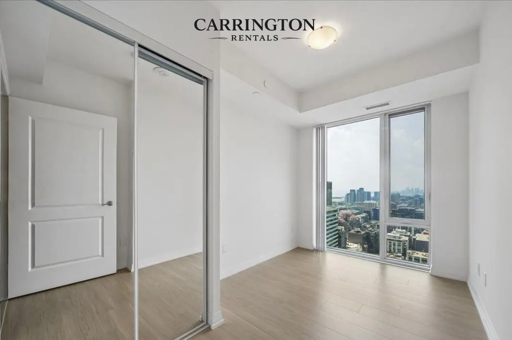 2 Bedroom, 2 Bathroom Luxury Suite in Toronto’s Entertainment District
