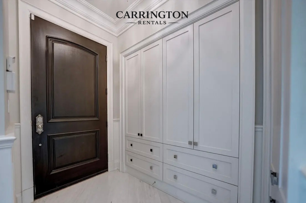 Elegant Custom Family Home in Davisville Village | 3+1 Bed • 4 Bath