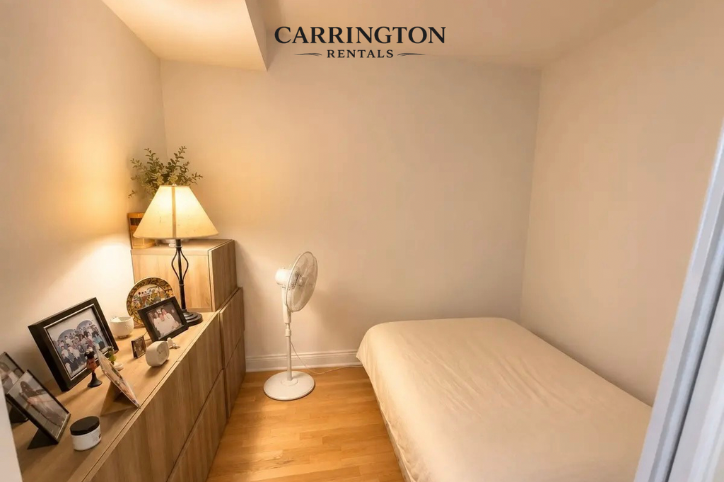 Executive Downtown Toronto Residence | 1+1 Bedroom Luxury Condo | Bay Street Corridor