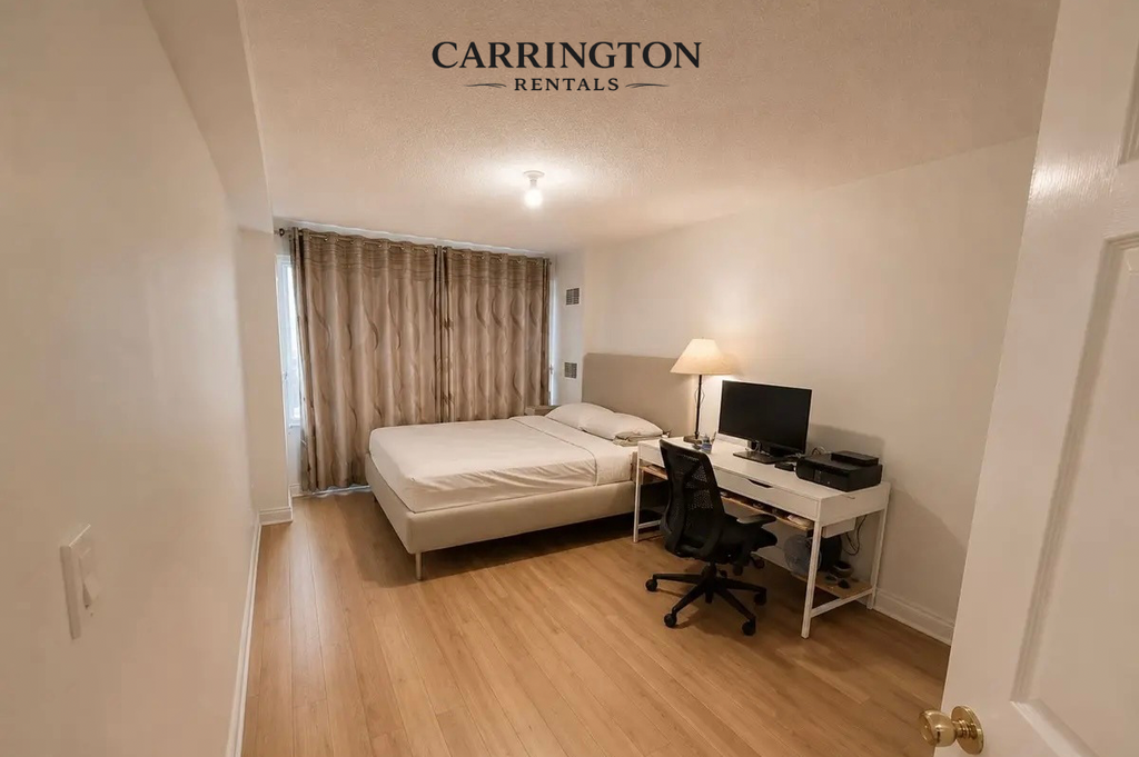 Executive Downtown Toronto Residence | 1+1 Bedroom Luxury Condo | Bay Street Corridor