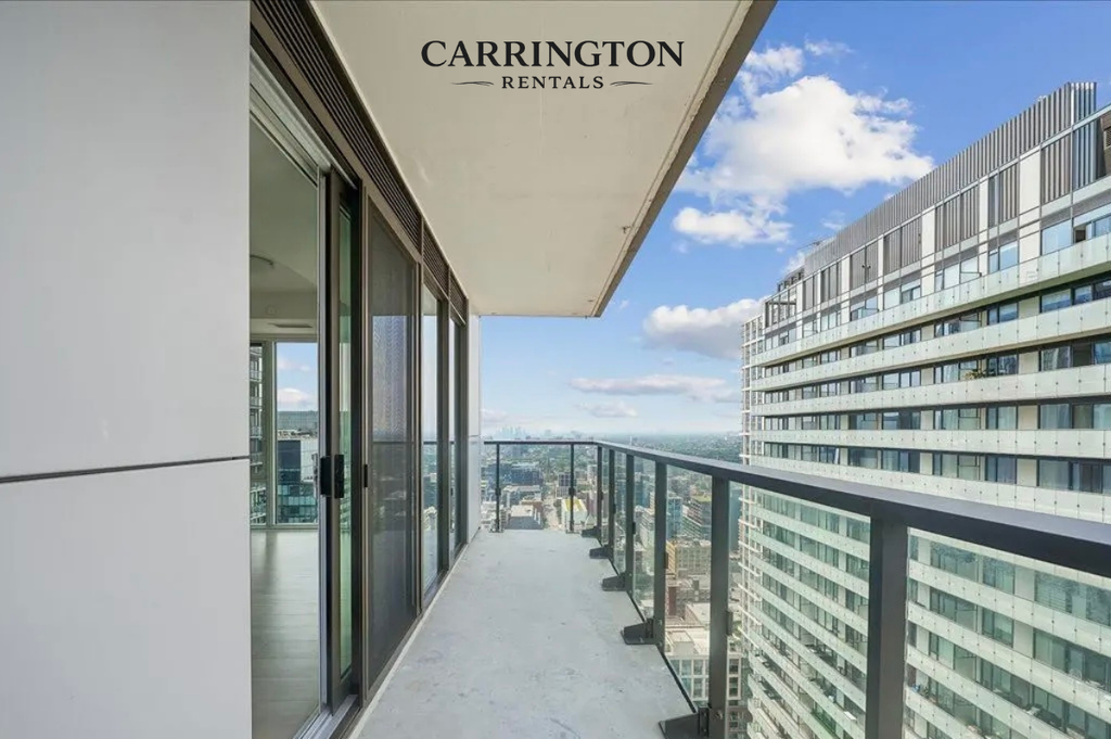 2 Bedroom, 2 Bathroom Luxury Suite in Toronto’s Entertainment District