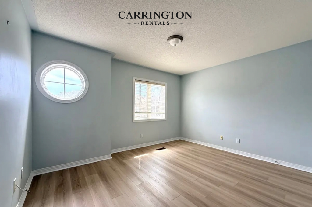 Elegant Townhouse for Lease in Cachet | 3+1 Bed • 4 Bath