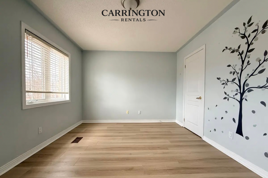 Elegant Townhouse for Lease in Cachet | 3+1 Bed • 4 Bath
