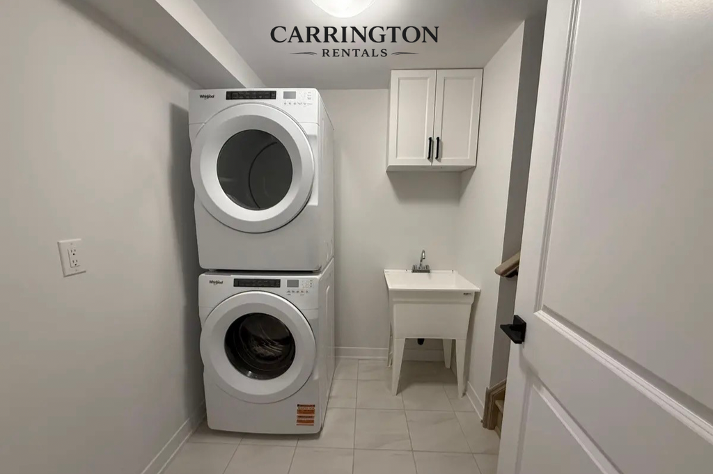 Modern Luxury Townhome for Lease in Unionville | 3 Bed • 3 Bath