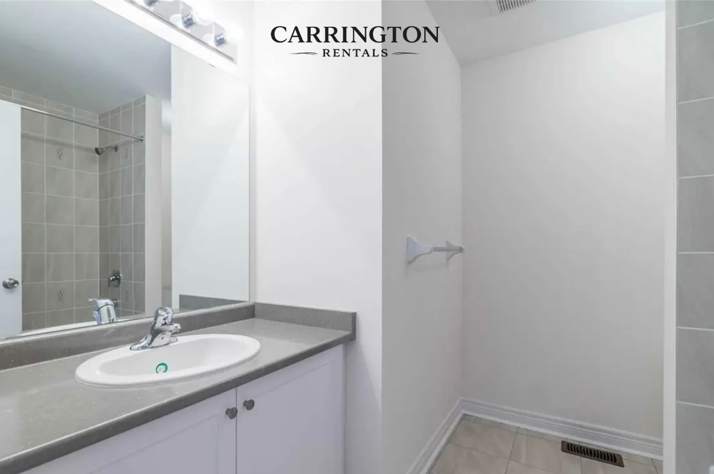 Elegant Townhouse for Lease in Markham | 3 Bed • 3 Bath
