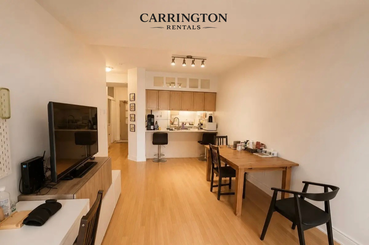 Executive Downtown Toronto Residence | 1+1 Bedroom Luxury Condo | Bay Street Corridor