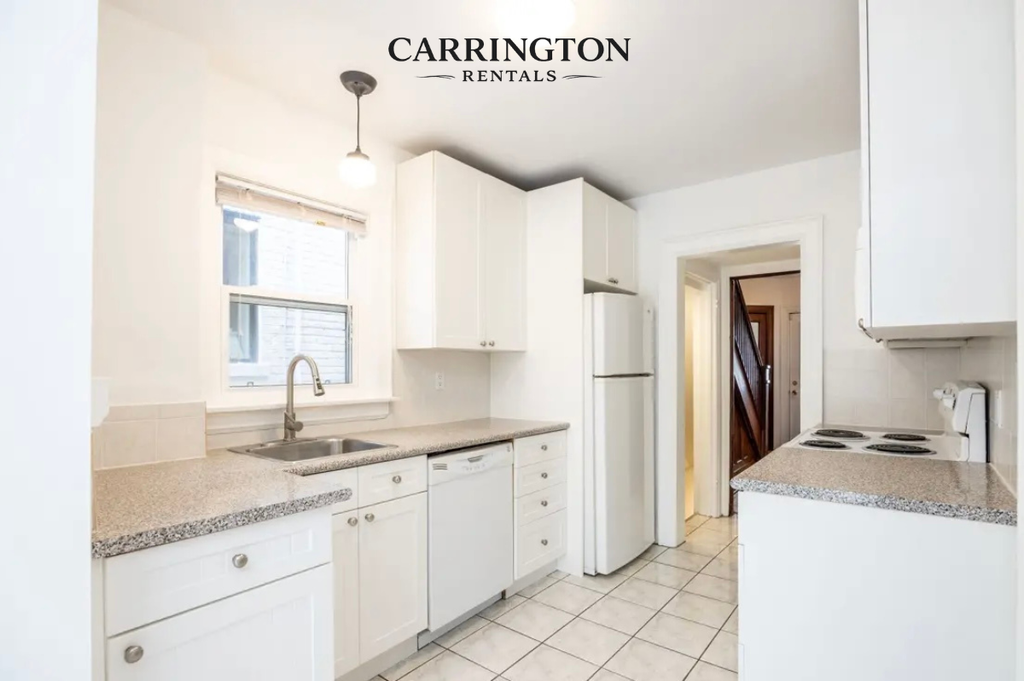 Elegant Detached Family Home in Davisville Village | 3+1 Bed • 2 Bath
