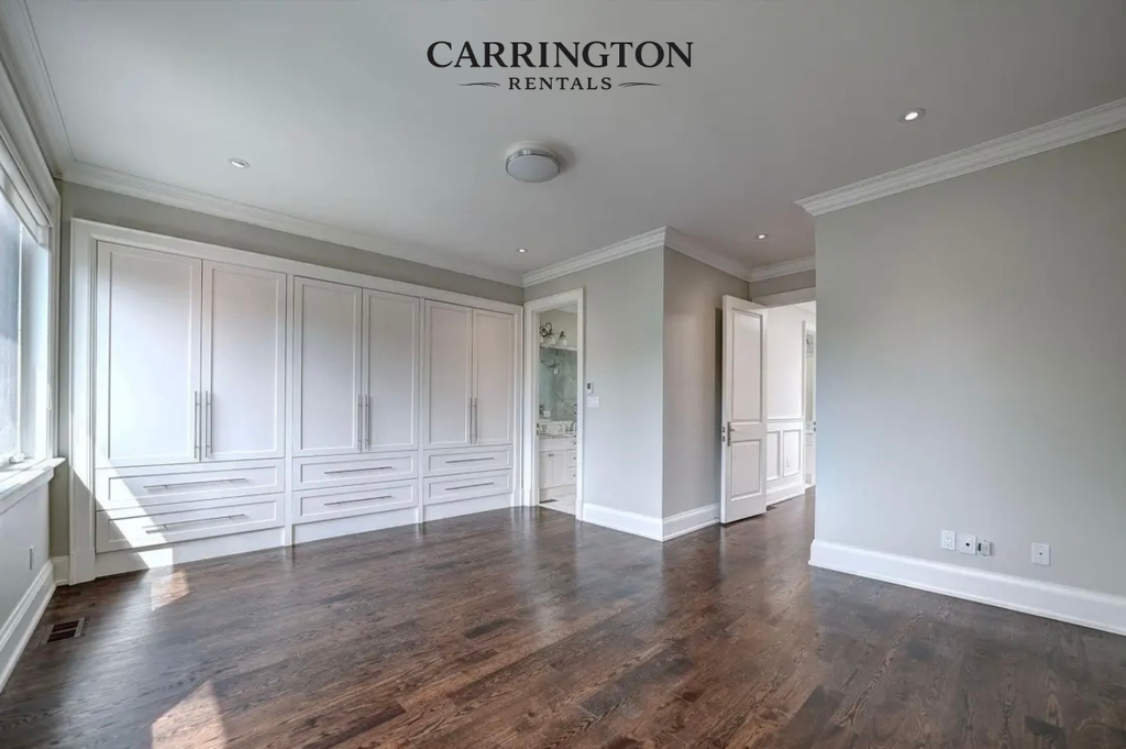 Elegant Custom Family Home in Davisville Village | 3+1 Bed • 4 Bath